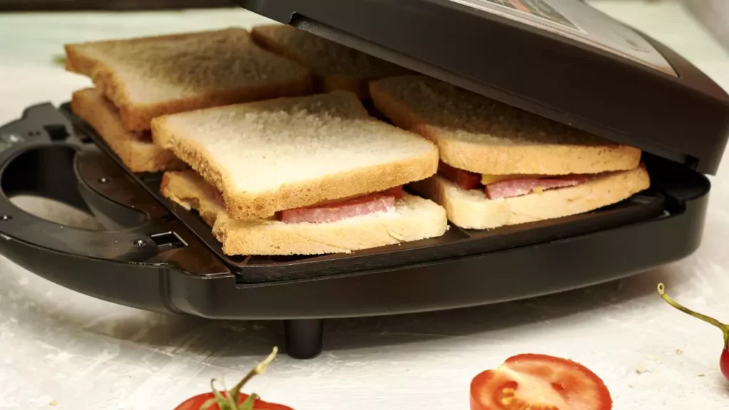 How Does a Sandwich Maker Works